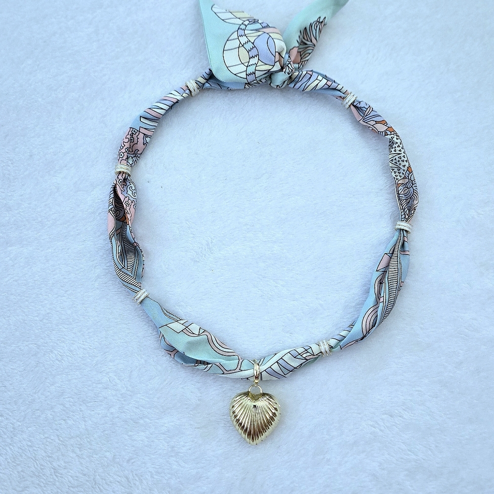 Gemelli👭 Scarf Necklace with Scalloped Gold Heart💛 Pendant - NWT - Picture 11 of 16